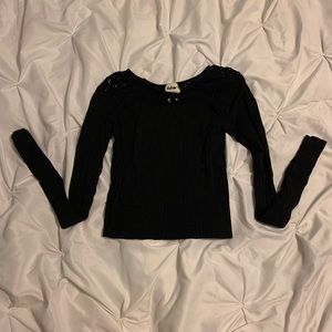 AEROPOSTALE LONG SLEEVE BLACK TOP